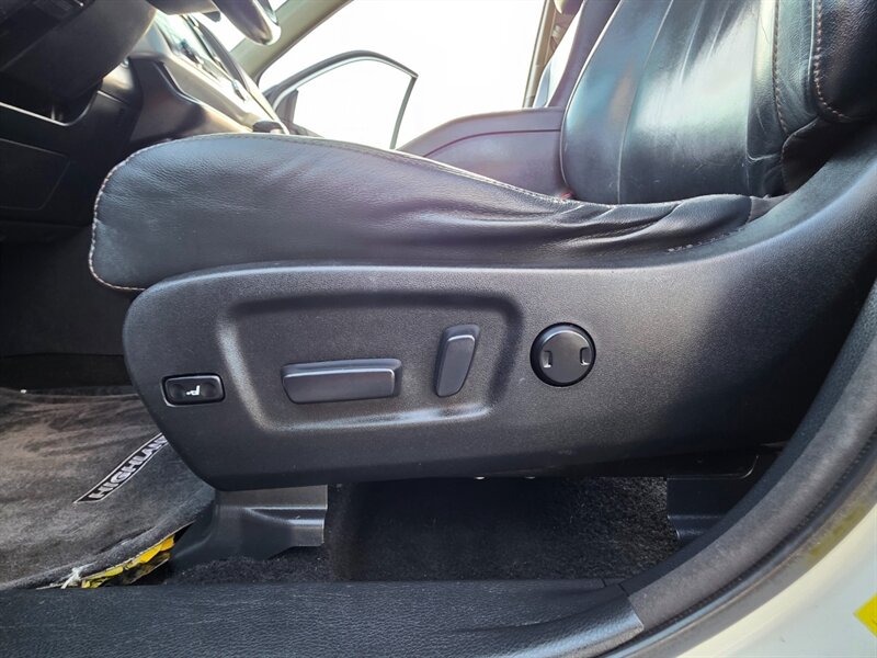 2014 Toyota Highlander XLE 4X4 SUN ROOF / LEATHER / NAVi / CAM / 7-SEATER / FULY LOADED / LOCAL CAR / ALL WHEEL DRIVE - Photo 53 - Portland, OR 97217