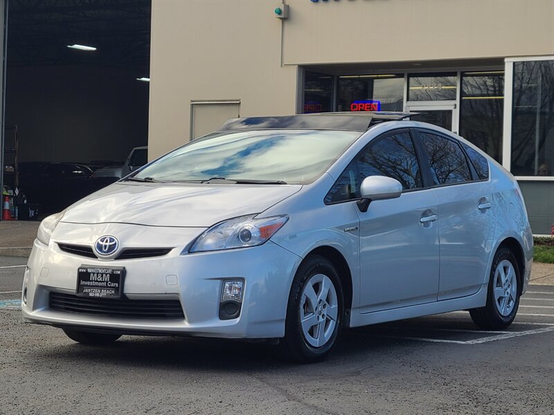2010 Toyota Prius V HYBRID / LEATHER / SOLAR ROOF / 1-OWNER / 105K  / NAVi / CAM / HEATED SEATS / FULLY LOADED / LOW MILES - Photo 1 - Portland, OR 97217