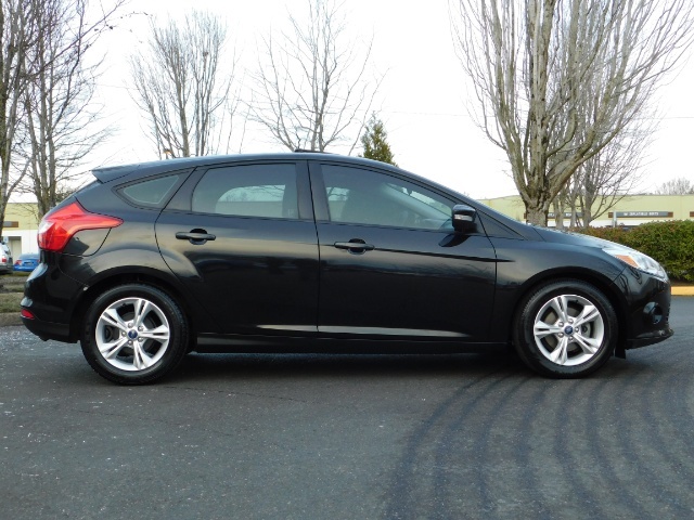 2013 Ford Focus SE Hatchback / Sunroof / Heated Seats / LOW MILES   - Photo 4 - Portland, OR 97217