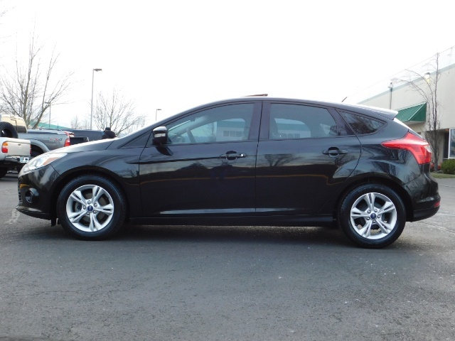 2013 Ford Focus SE Hatchback / Sunroof / Heated Seats / LOW MILES   - Photo 3 - Portland, OR 97217