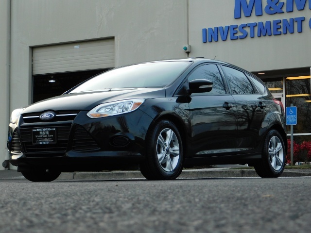 2013 Ford Focus SE Hatchback / Sunroof / Heated Seats / LOW MILES   - Photo 1 - Portland, OR 97217