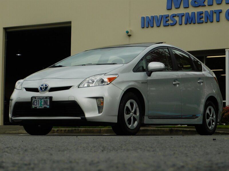 2012 Toyota Prius Five NAVi / LEATHER / PANORAMIC ROOF / LOW MILES   - Photo 1 - Portland, OR 97217
