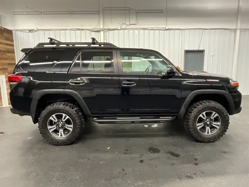 2010 Toyota 4Runner Trail Sport Utility 4X4 / LIFTED w/ NEW TIRES  Backup Camera / CRAWL CONTROL & DIFF LOCK / SHAPE & CLEAN - Photo 4 - Gladstone, OR 97027