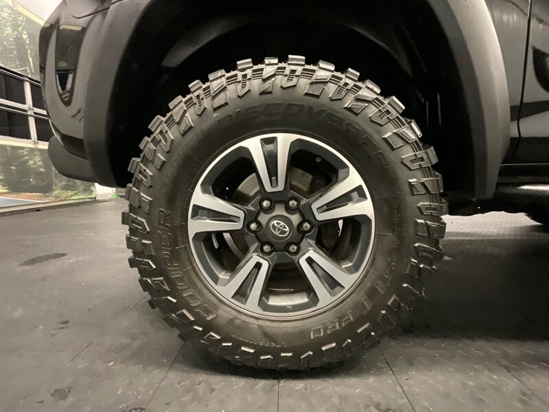 2010 Toyota 4Runner Trail Sport Utility 4X4 / LIFTED w/ NEW TIRES  Backup Camera / CRAWL CONTROL & DIFF LOCK / SHAPE & CLEAN - Photo 23 - Gladstone, OR 97027