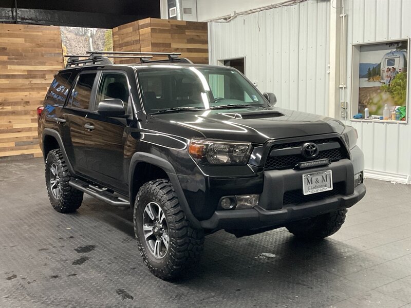 2010 Toyota 4Runner Trail Sport Utility 4X4 / LIFTED w/ NEW TIRES  Backup Camera / CRAWL CONTROL & DIFF LOCK / SHAPE & CLEAN - Photo 2 - Gladstone, OR 97027