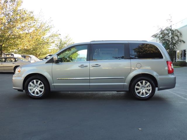 2016 Chrysler Town & Country Touring Edition / Leather / Backup / DVD/ 1-OWNER   - Photo 3 - Portland, OR 97217