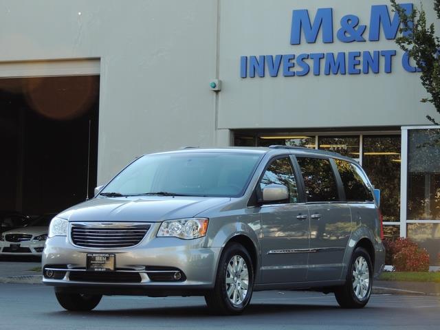 2016 Chrysler Town & Country Touring Edition / Leather / Backup / DVD/ 1-OWNER   - Photo 1 - Portland, OR 97217