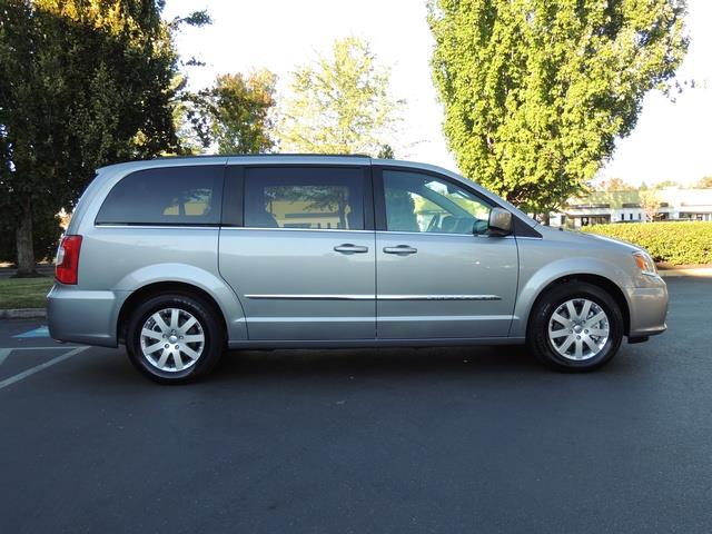 2016 Chrysler Town & Country Touring Edition / Leather / Backup / DVD/ 1-OWNER   - Photo 4 - Portland, OR 97217