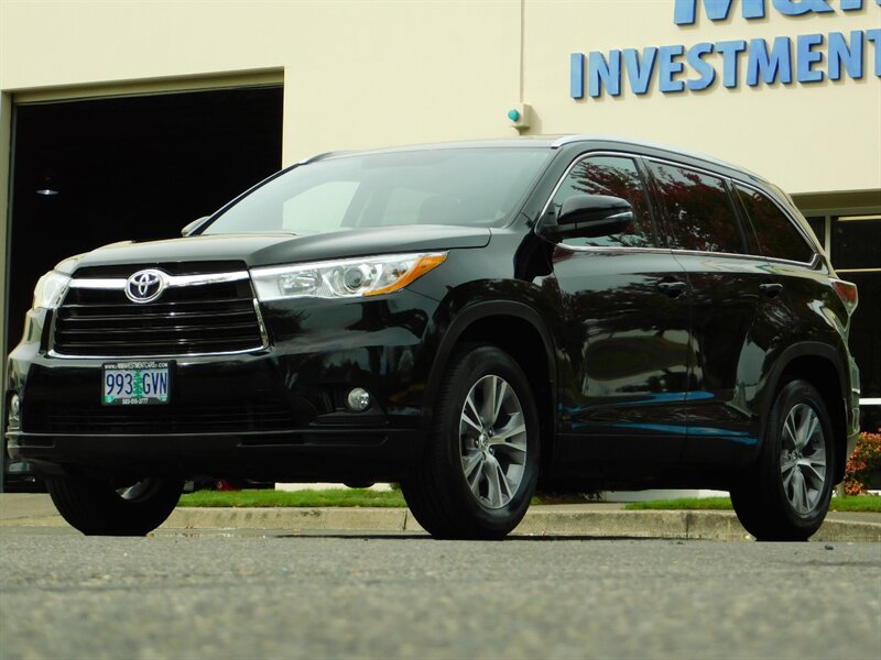 2014 Toyota Highlander XLE AWD / 1-OWNER / 3Rd Seat / LOADED / LOW MILES   - Photo 1 - Portland, OR 97217