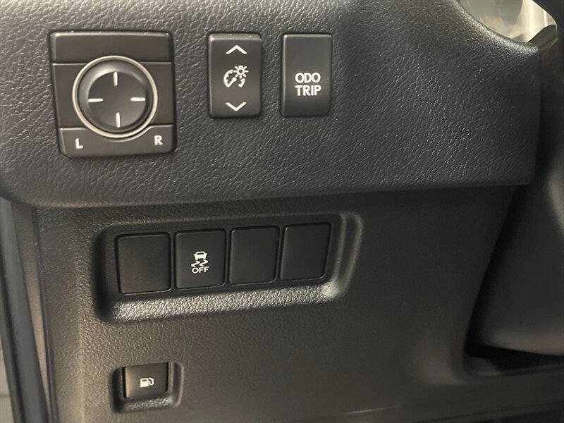 2014 Lexus GX 460 Sport Utility / AWD / 3RD SEAT / DVD / Camera   - Photo 47 - Gladstone, OR 97027