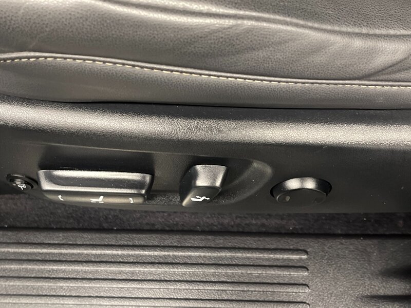 2014 Lexus GX 460 Sport Utility / AWD / 3RD SEAT / DVD / Camera   - Photo 49 - Gladstone, OR 97027