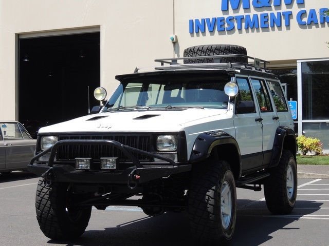 1989 Jeep Cherokee Pioneer / 4X4 / 5-SPEED MANUAL / LIFTED LIFTED   - Photo 1 - Portland, OR 97217