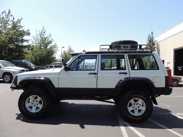 1989 Jeep Cherokee Pioneer / 4X4 / 5-SPEED MANUAL / LIFTED LIFTED   - Photo 3 - Portland, OR 97217