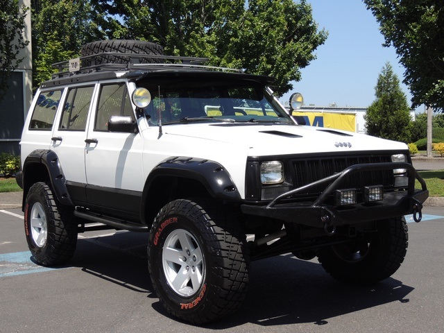 1989 Jeep Cherokee Pioneer / 4X4 / 5-SPEED MANUAL / LIFTED LIFTED   - Photo 2 - Portland, OR 97217