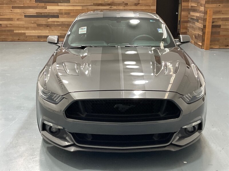 2017 Ford Mustang GT Premium / 5.0L V8 / Leather / 6-SPEED MANUAL  / ONLY 33,000 MILES - Photo 5 - Gladstone, OR 97027