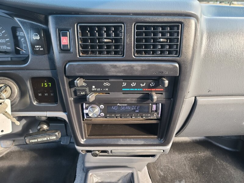 1997 Toyota Tacoma 4X4 V6 / TOYTEC LIFT / BUMPER / WINCH / 5-SPEED  / 3.4 L / SUSPENSION LIFT w-COILOVERS / LUGGAGE RACKS w-LED'S / FIRESTONES / SHARP !! - Photo 35 - Portland, OR 97217