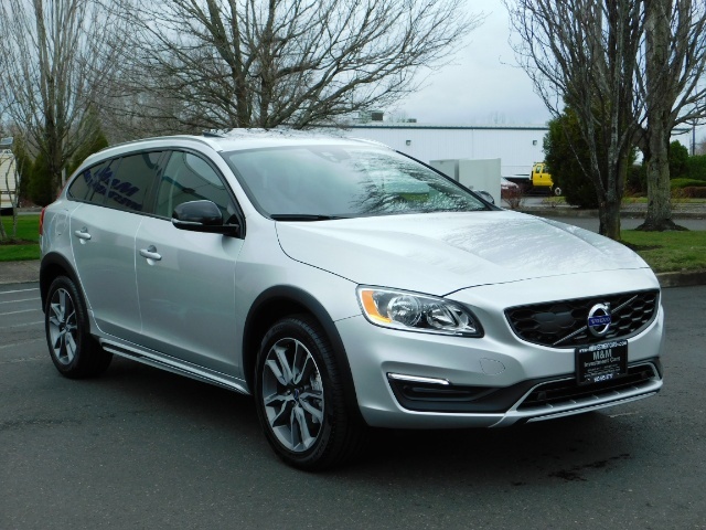2017 Volvo V60 Cross Country T5 Premier / Cross Country / V60 / AWD / 1-OWNER   - Photo 2 - Portland, OR 97217