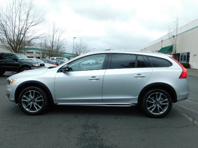 2017 Volvo V60 Cross Country T5 Premier / Cross Country / V60 / AWD / 1-OWNER   - Photo 3 - Portland, OR 97217