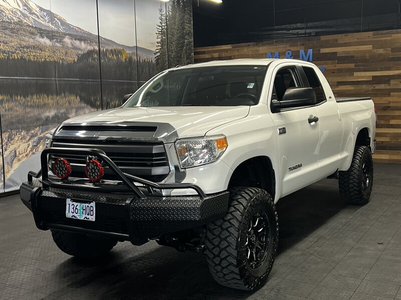 2015 Toyota Tundra SR5 Double Cab 4X4 / 5.7L V8 / 1-OWNER / LIFTED  SUSPENSION LIFT w/ 35 " MUD TIRES & 18 " WHEELS / 61,000 MILES - Photo 1 - Gladstone, OR 97027