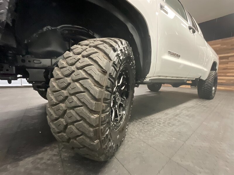 2015 Toyota Tundra SR5 Double Cab 4X4 / 5.7L V8 / 1-OWNER / LIFTED  SUSPENSION LIFT w/ 35 " MUD TIRES & 18 " WHEELS / 61,000 MILES - Photo 24 - Gladstone, OR 97027