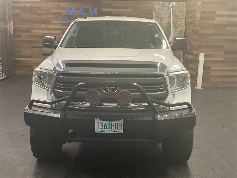 2015 Toyota Tundra SR5 Double Cab 4X4 / 5.7L V8 / 1-OWNER / LIFTED  SUSPENSION LIFT w/ 35 " MUD TIRES & 18 " WHEELS / 61,000 MILES - Photo 34 - Gladstone, OR 97027
