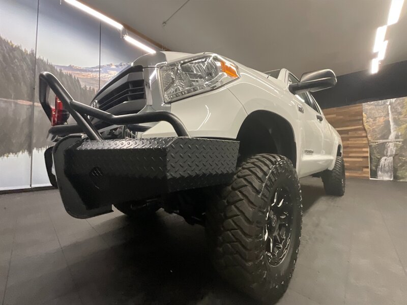 2015 Toyota Tundra SR5 Double Cab 4X4 / 5.7L V8 / 1-OWNER / LIFTED  SUSPENSION LIFT w/ 35 " MUD TIRES & 18 " WHEELS / 61,000 MILES - Photo 7 - Gladstone, OR 97027
