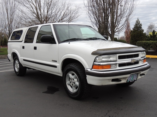 2002 Chevrolet S-10 LS 4dr Crew Cab / 4X4 / 6Cyl / Excel Cond   - Photo 2 - Portland, OR 97217