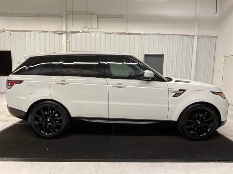 2016 Land Rover Range Rover Sport HSE Td6 4X4 / 3.0L V6 TURBO DIESEL / LOADED  / LOCAL SUV / Meridian Sound System / Navigation / Panoramic Roof - Photo 4 - Gladstone, OR 97027