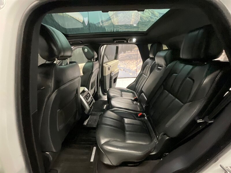 2016 Land Rover Range Rover Sport HSE Td6 4X4 / 3.0L V6 TURBO DIESEL / LOADED  / LOCAL SUV / Meridian Sound System / Navigation / Panoramic Roof - Photo 11 - Gladstone, OR 97027