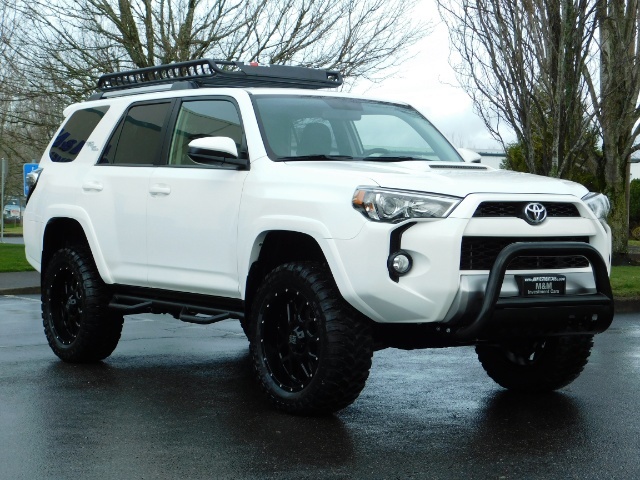 2017 Toyota 4Runner TRD Off-Road / 4X4 / NAVi / DIFF LOCK / LIFTED !!   - Photo 2 - Portland, OR 97217