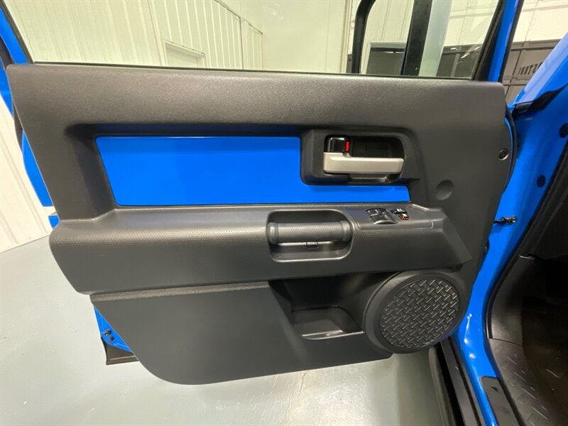 2007 Toyota FJ Cruiser Sport Utility 4X4 / Rear Diff Locks / ZERO RUST / Towing Pkg / Excel Cond / LOW MILES - Photo 32 - Gladstone, OR 97027