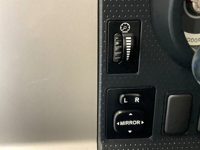 2007 Toyota FJ Cruiser Sport Utility 4X4 / Rear Diff Locks / ZERO RUST / Towing Pkg / Excel Cond / LOW MILES - Photo 38 - Gladstone, OR 97027