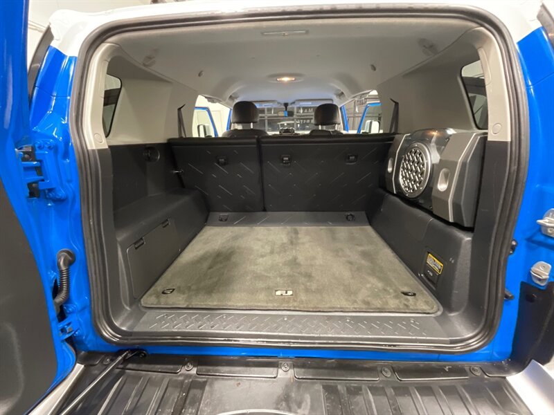 2007 Toyota FJ Cruiser Sport Utility 4X4 / Rear Diff Locks / ZERO RUST / Towing Pkg / Excel Cond / LOW MILES - Photo 11 - Gladstone, OR 97027