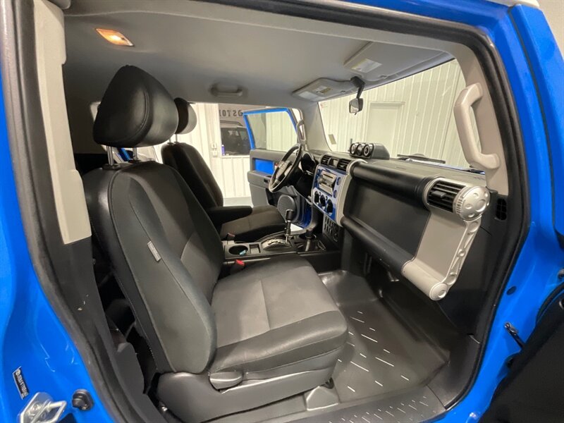 2007 Toyota FJ Cruiser Sport Utility 4X4 / Rear Diff Locks / ZERO RUST / Towing Pkg / Excel Cond / LOW MILES - Photo 13 - Gladstone, OR 97027