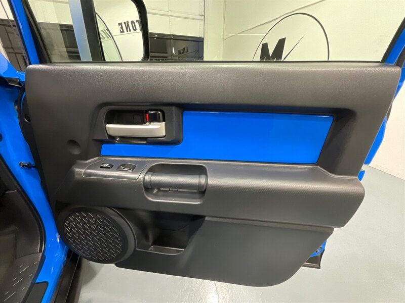 2007 Toyota FJ Cruiser Sport Utility 4X4 / Rear Diff Locks / ZERO RUST / Towing Pkg / Excel Cond / LOW MILES - Photo 33 - Gladstone, OR 97027