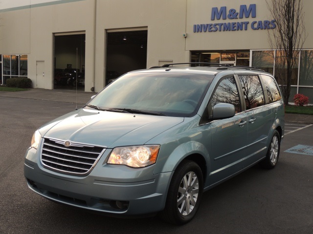2008 Chrysler Town & Country Touring Limited STOW & GO   - Photo 1 - Portland, OR 97217