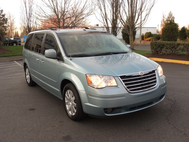 2008 Chrysler Town & Country Touring Limited STOW & GO   - Photo 2 - Portland, OR 97217