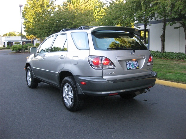 2002 Lexus RX 300 / AWD/ Leather/Moonroof/1-Owner   - Photo 3 - Portland, OR 97217