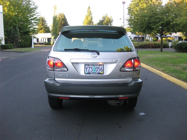 2002 Lexus RX 300 / AWD/ Leather/Moonroof/1-Owner   - Photo 4 - Portland, OR 97217