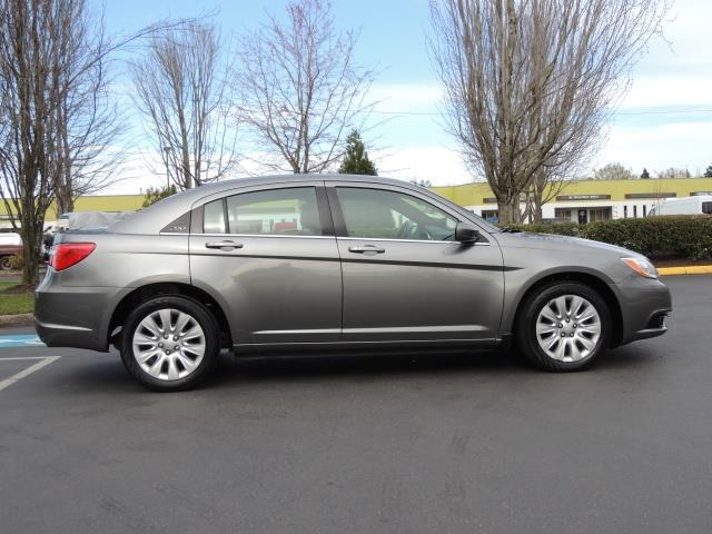 2013 Chrysler 200 LX / Sedan / Only 42000 / Excel Cond   - Photo 4 - Portland, OR 97217