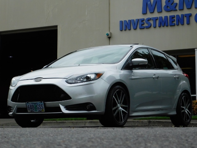2014 Ford Focus ST / Hatchback / 6-SPEED / Recaro Leather Seats   - Photo 1 - Portland, OR 97217
