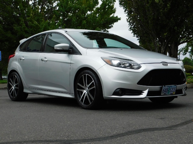 2014 Ford Focus ST / Hatchback / 6-SPEED / Recaro Leather Seats   - Photo 2 - Portland, OR 97217