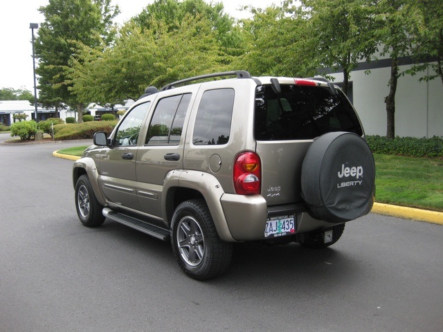 2002 Jeep Liberty Renegade/4WD/ 6Cyl / Sport Utility   - Photo 3 - Portland, OR 97217
