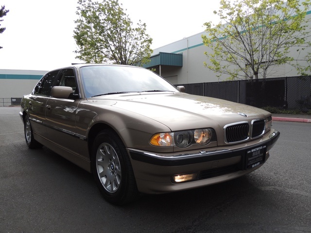 2001 BMW 740iL/ Navigation/FULL LUXURY/1-Owner/ LOW MILES   - Photo 2 - Portland, OR 97217