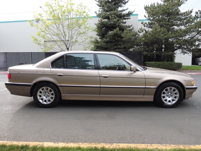 2001 BMW 740iL/ Navigation/FULL LUXURY/1-Owner/ LOW MILES   - Photo 4 - Portland, OR 97217