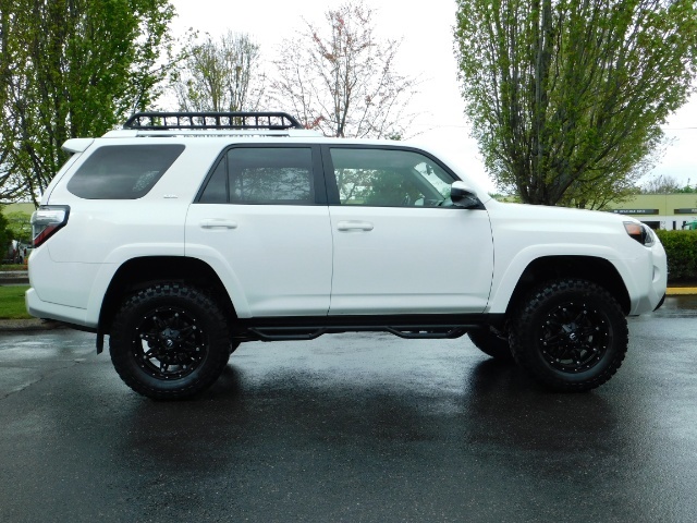 2017 Toyota 4Runner SR5 / 4WD / 3RD SEAT / TRD PRO Appearance / LIFTED   - Photo 4 - Portland, OR 97217