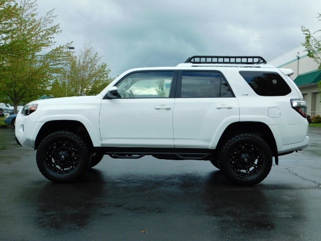 2017 Toyota 4Runner SR5 / 4WD / 3RD SEAT / TRD PRO Appearance / LIFTED   - Photo 3 - Portland, OR 97217