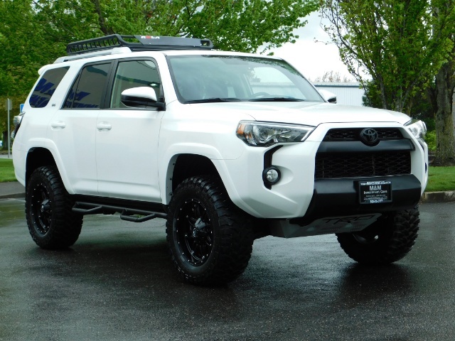 2017 Toyota 4Runner SR5 / 4WD / 3RD SEAT / TRD PRO Appearance / LIFTED   - Photo 2 - Portland, OR 97217