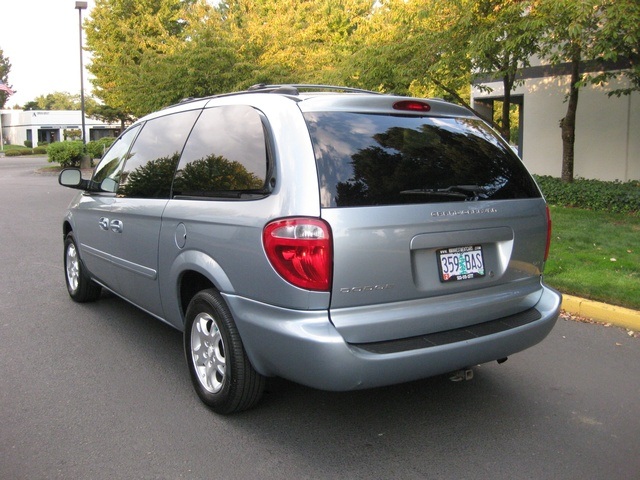 2004 Dodge Grand Caravan SXT Minivan / Bucket Seats/ Power Doors / Loaded   - Photo 4 - Portland, OR 97217