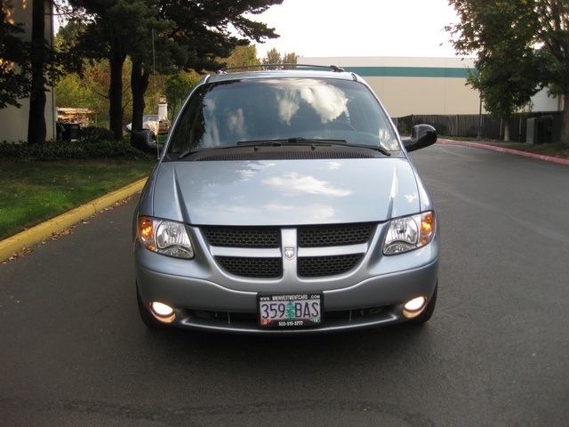 2004 Dodge Grand Caravan SXT Minivan / Bucket Seats/ Power Doors / Loaded   - Photo 2 - Portland, OR 97217